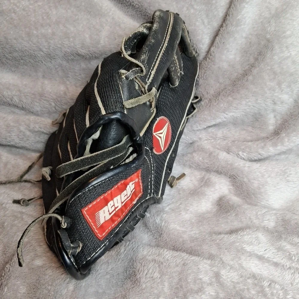 Regent XG700 Baseball Glove Right‎ Hand Throw Black 11